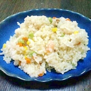 魚介ちょっとだけど風味はいいよ★炊飯器ピラフ